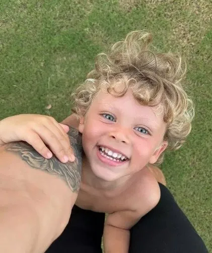 0X0 2 Cocuk Annesi Tugba Buyukustunun Kizlari Ilgi Odagi Oldu Ikizlerinin Son Hali Sasirtti Biri Annesine Cok Benz 1712049947122