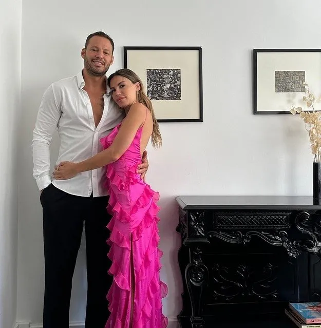 0X0 2 Cocuk Annesi Tugba Buyukustunun Kizlari Ilgi Odagi Oldu Ikizlerinin Son Hali Sasirtti Biri Annesine Cok Benz 1712049952682