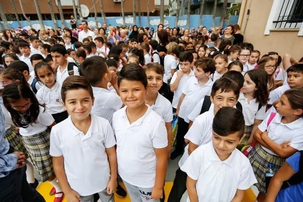 0X0 Mebden Gece Vakti Karar Okullar 14 Gun Tatil Olacak Ogretmen Ve Ogrenciler Yasadi 56789101112Siniflar 1711905239779