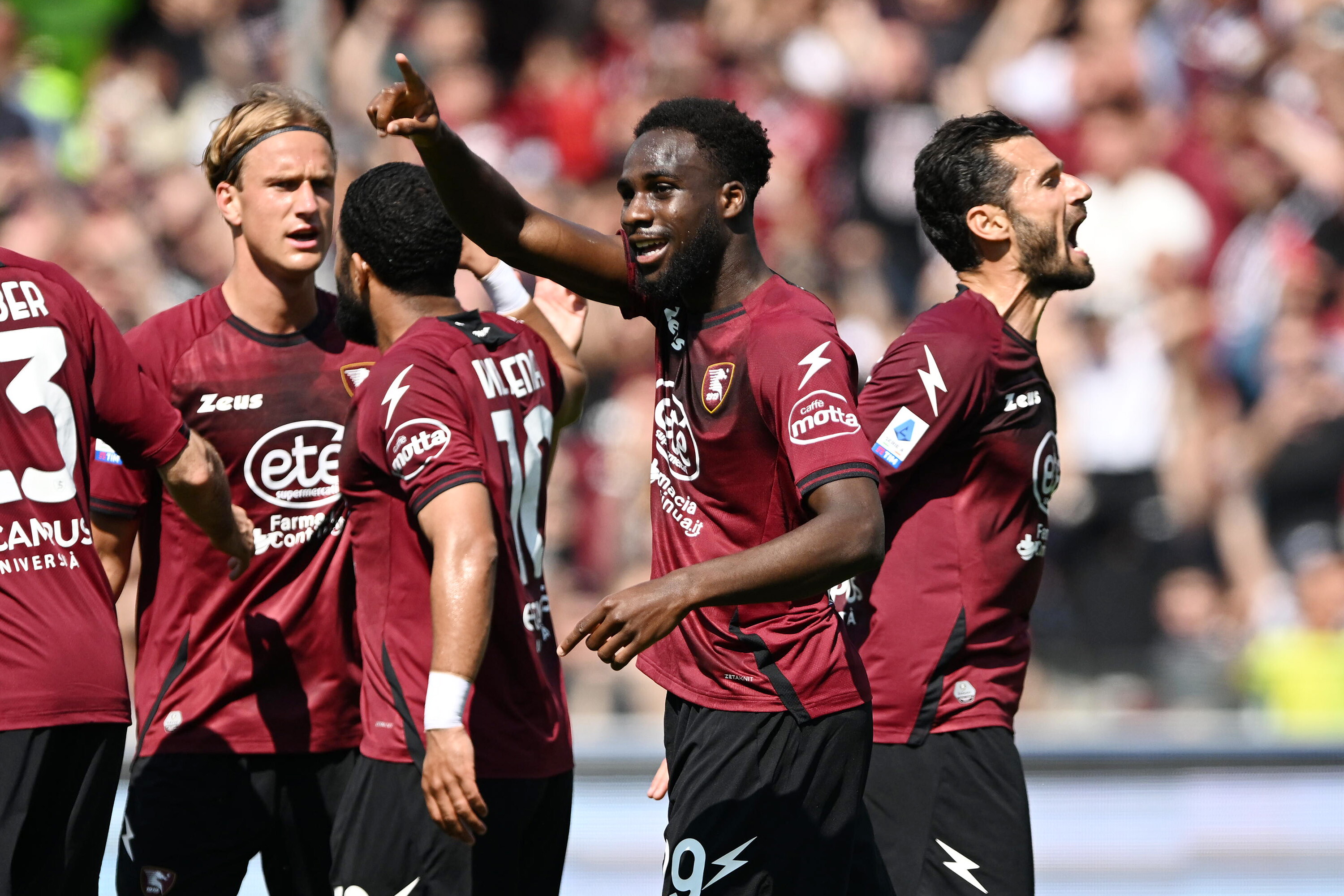 143508498 A2C1A2Bd 6686 493E Bb0A 8Fc9728F7F12