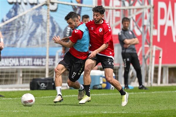 17199969281713357379