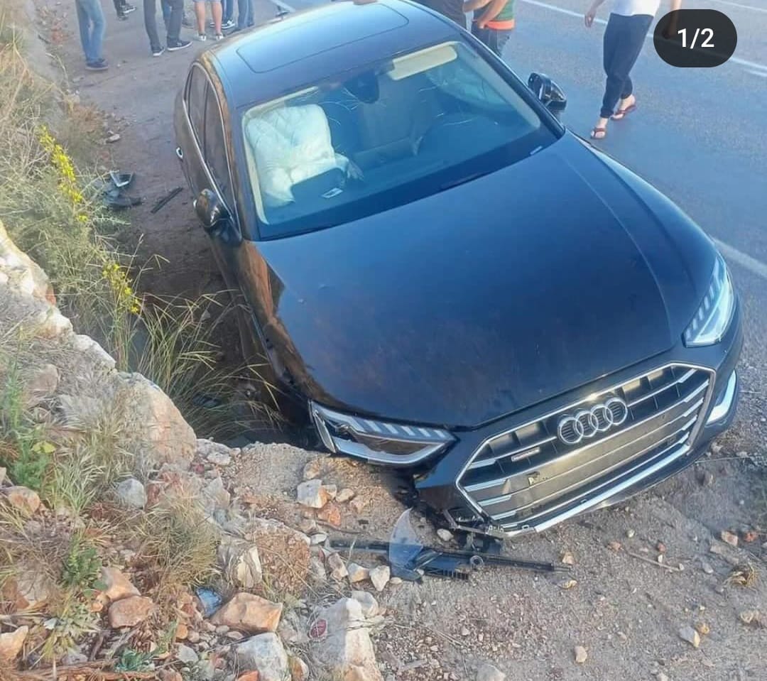 254Ea82F Da42 408E 833F 18B8A4F5D72D