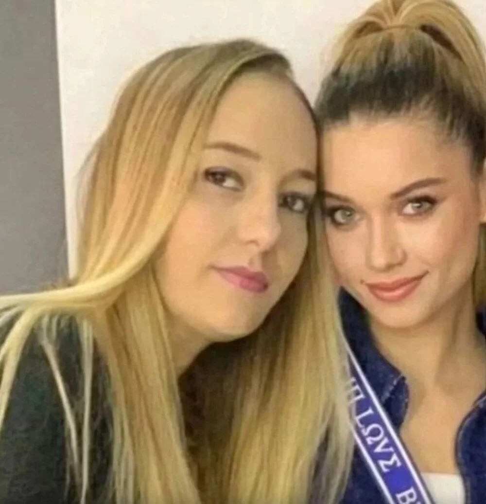 Afra Saracoglu Annesi Bakin Kim