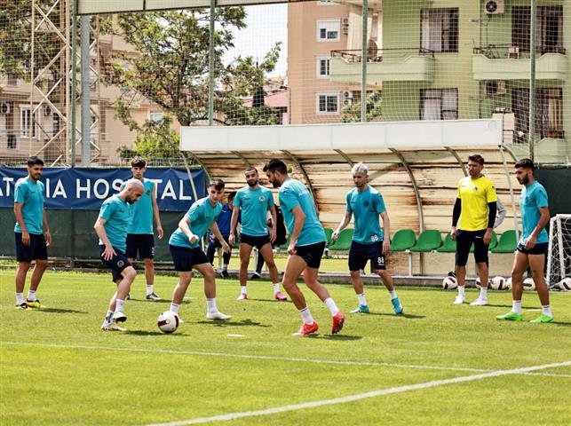 Alanyaspor Antrenman Yapti (Small)