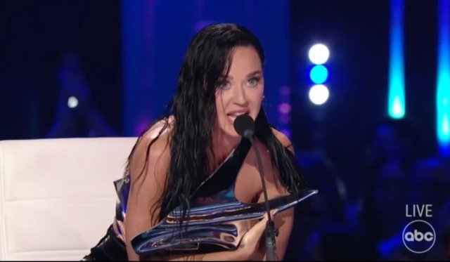 Amerikali Sarkici Katy Perry Nin Canli Yayinda 17241442 9816 M.jpg