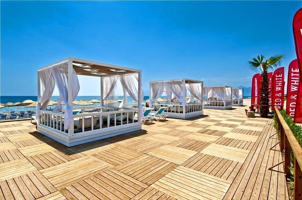Antalya Ucretli Plajlar Red White