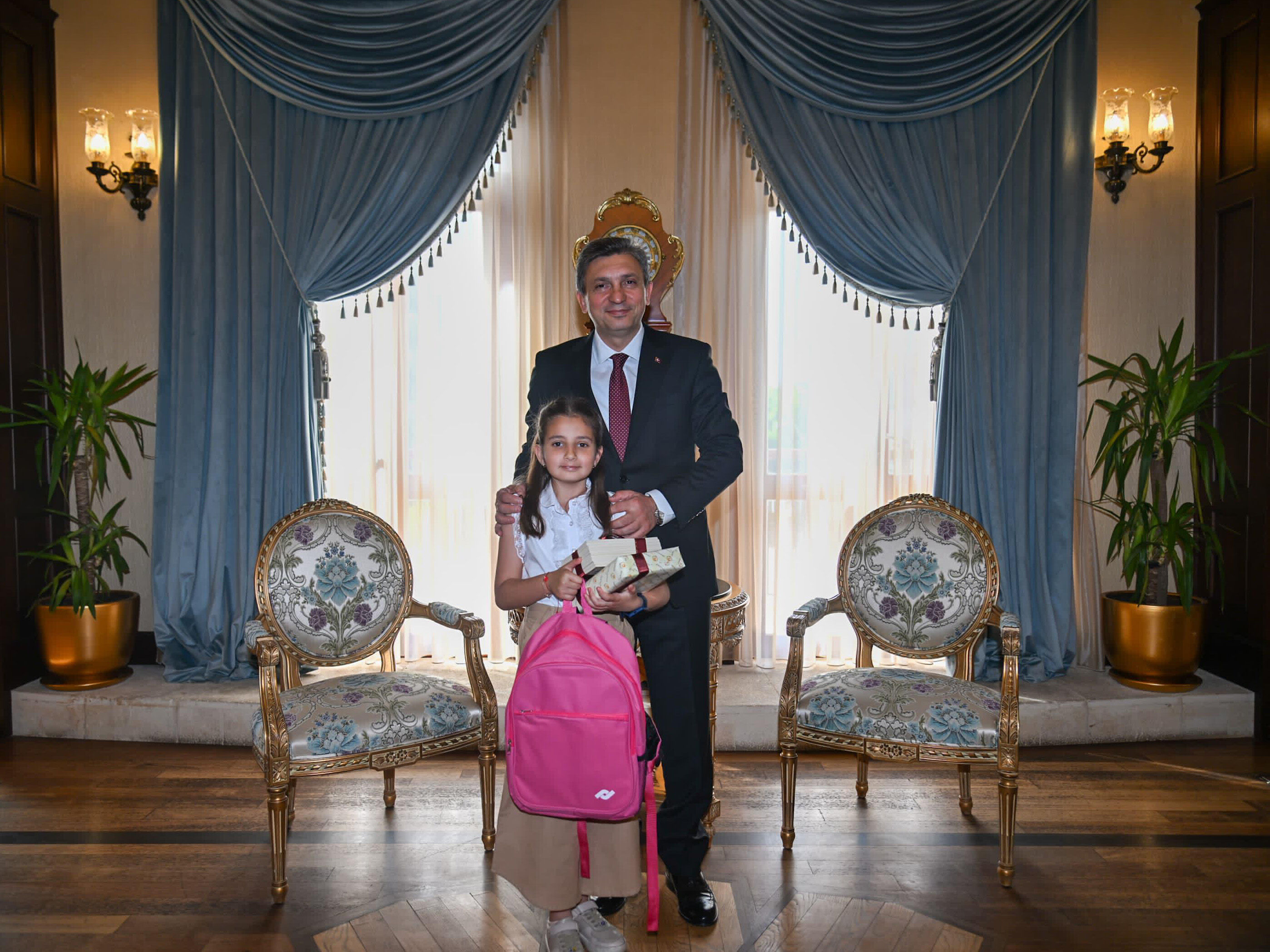 Antalyanin Cocuk Valisi Makami Devraldi 43949 (4)