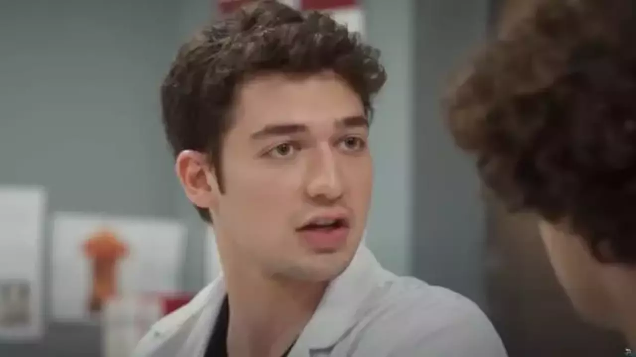 Bahar Dizisi Aziz Uras Demirhan Demircioglu Kimdir Kac Yasinda Demirhan Demircioglu Dizileri 1709633017 7121