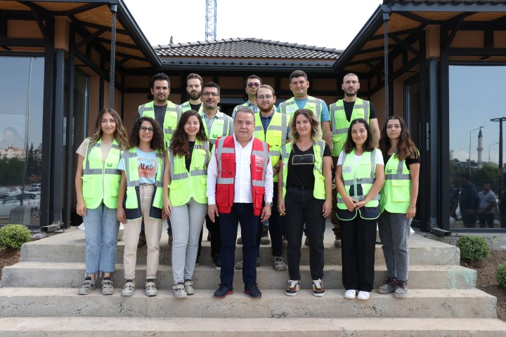 Başkan Muhittin Böcek 1 Mayıs Mesajı (5) (Small)