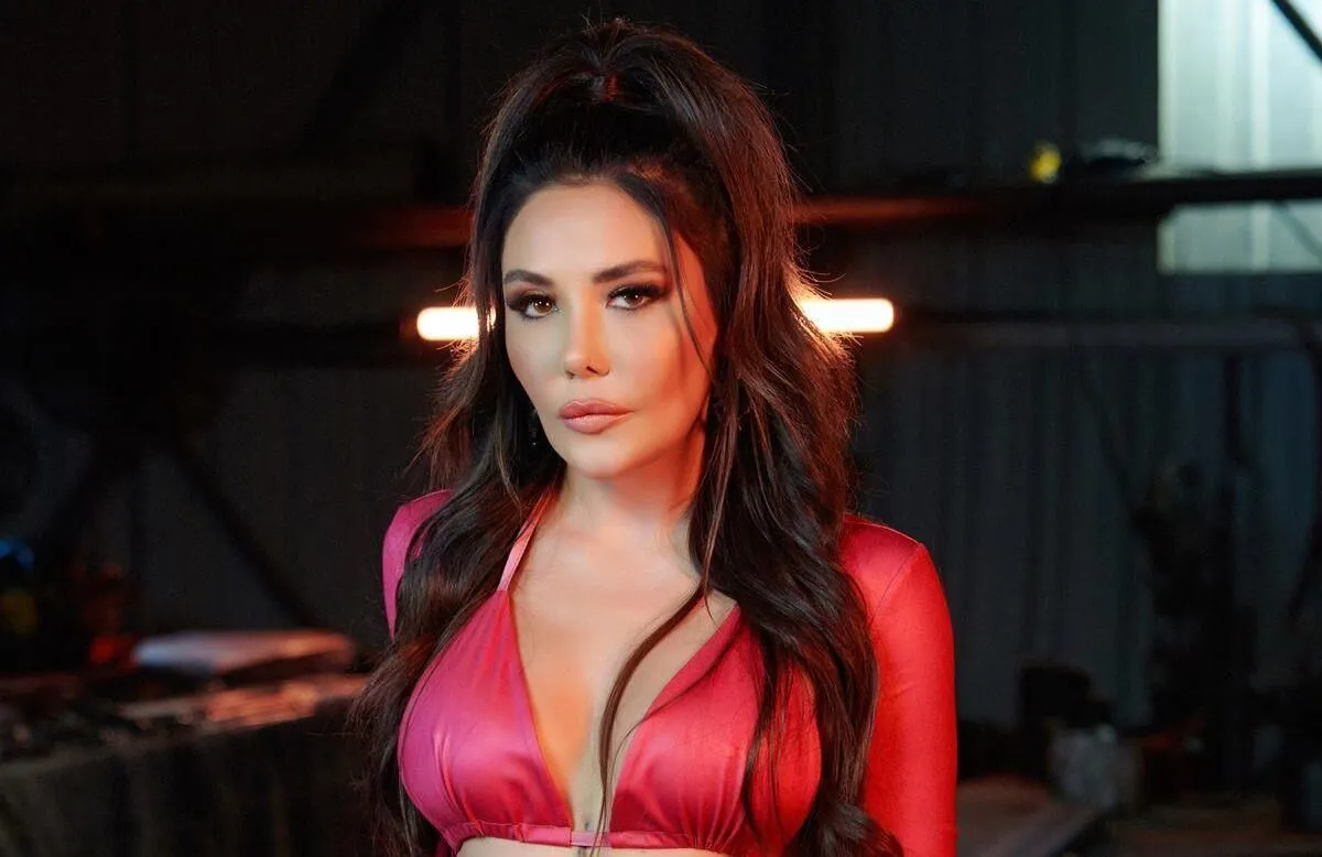 Esra Balamir Cikardigi Sarkılar