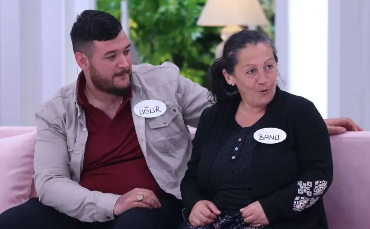 Esra Erol Ugur Annesi