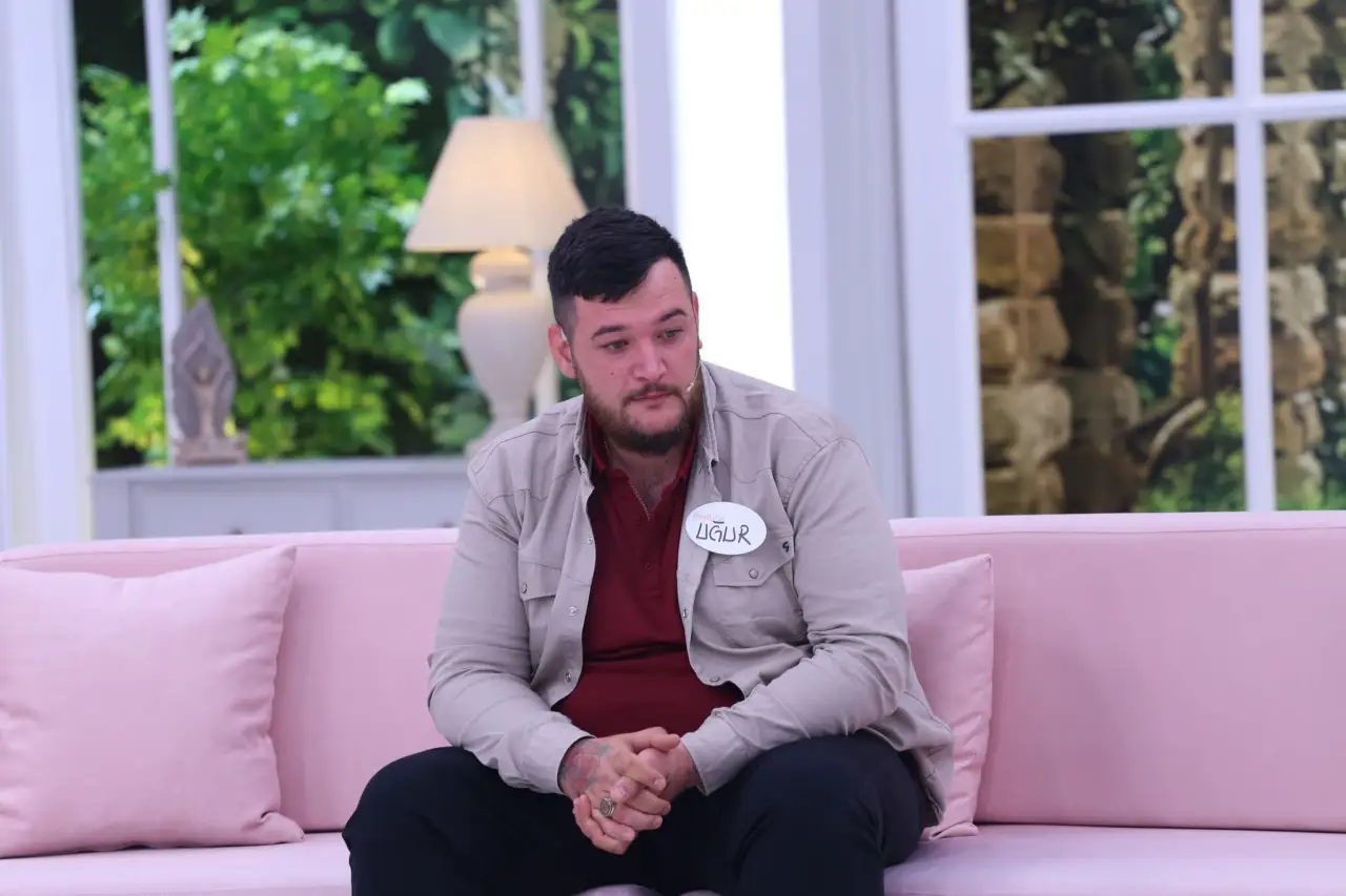 Esra Erol Ugur Annesiyle Kavustu