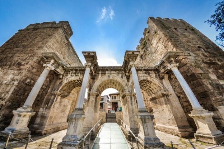 Hadrian Kaleici Tarih (Small)