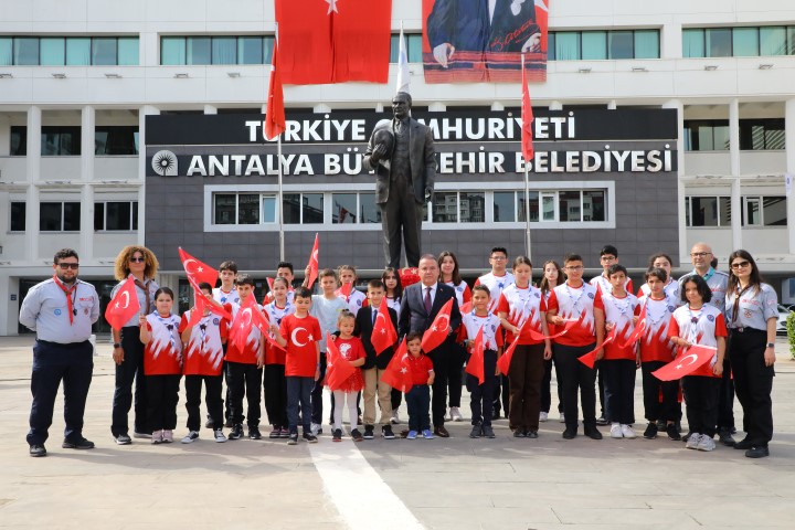 Muhittin Böcek, Koltuğunu Çocuk Başkana Devretti (10) (Small)