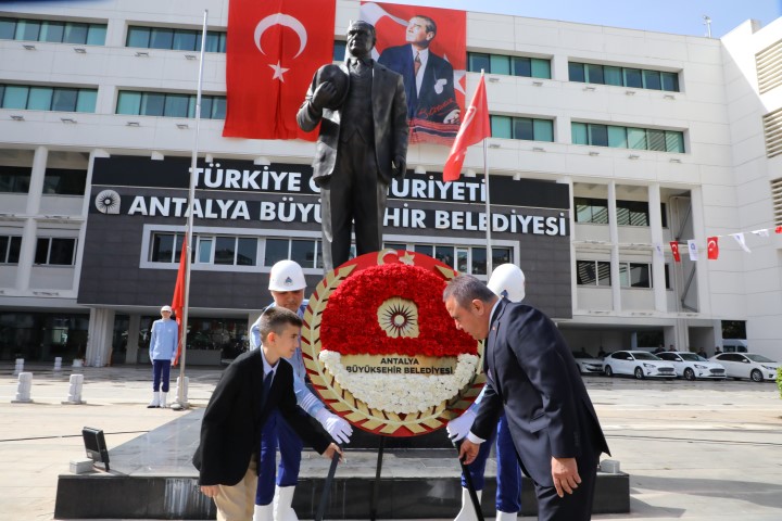 Muhittin Böcek, Koltuğunu Çocuk Başkana Devretti (17) (Small)