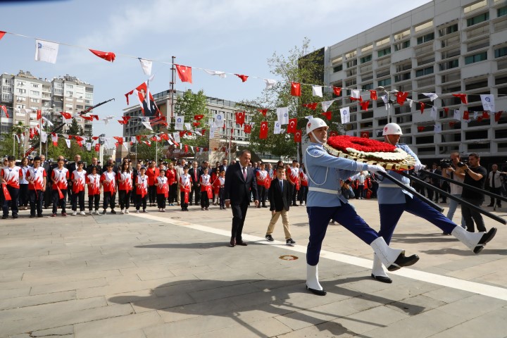 Muhittin Böcek, Koltuğunu Çocuk Başkana Devretti (18) (Small)