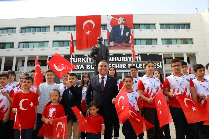 Muhittin Böcek, Koltuğunu Çocuk Başkana Devretti (8) (Small)