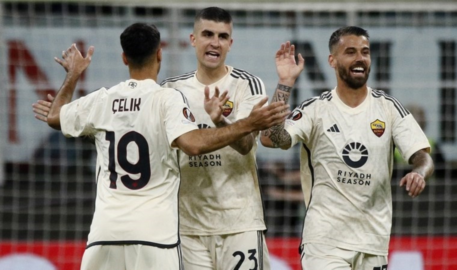 Roma Deplasmanda Avantaji Kapti Milana Evinde Sok R Dl J O Mwi