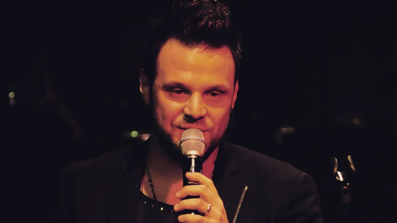 Sarkici Emir Yesil Hayatini Kaybetti