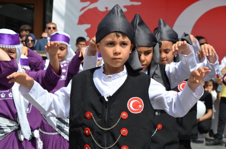 Serikte 23 Nisan Coskuyla Kutlandi 43874 (1) (Small)