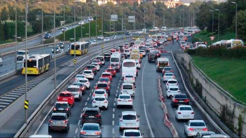 Trafik Yogunluk Istanbul E1650954281285