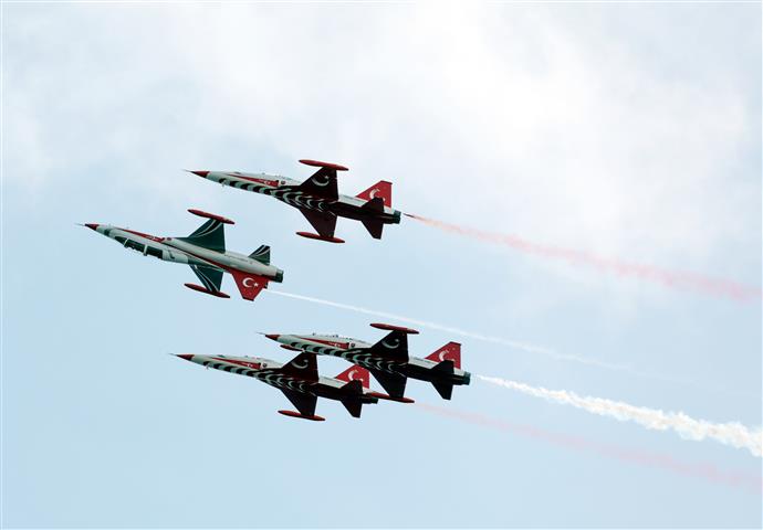 Turk Yildizlari 23 Nisanda Antalyada Gosteri (Small)