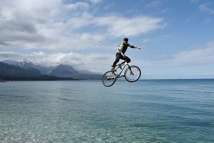 Zirvede Baslayan Bisiklet Yarisi Denize 43332 (1) (Small)