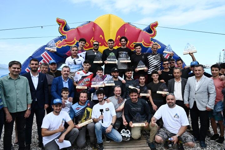 Zirvede Baslayan Bisiklet Yarisi Denize 43332 (2) (Small)