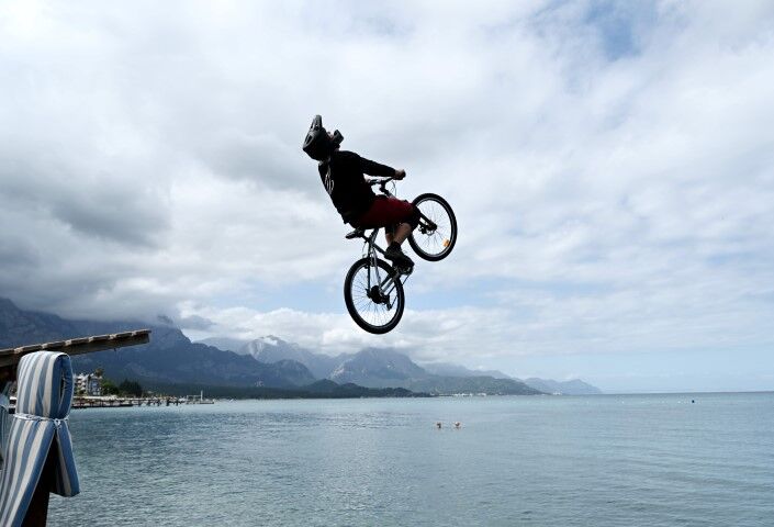 Zirvede Baslayan Bisiklet Yarisi Denize 43332 (Small)