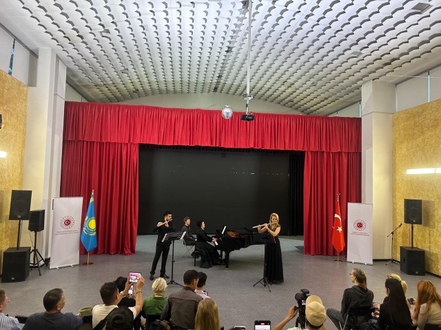 962A98E4 65A0 4D9A 9Cad 978164Fece51 (Small)