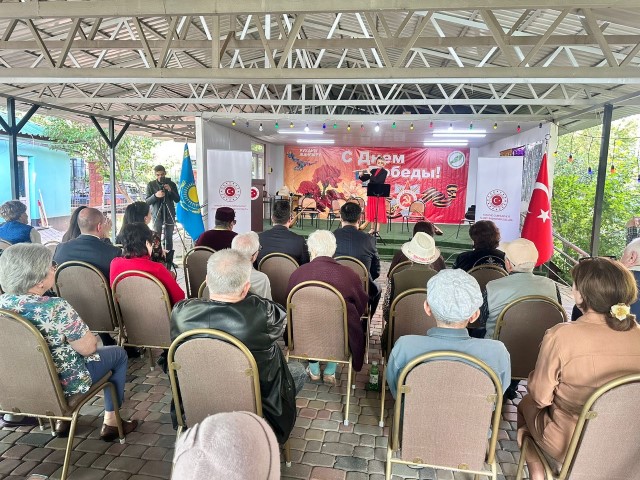 A6Fb2E65 C104 4963 97Fb C8A683Cc8Bfb (Small)