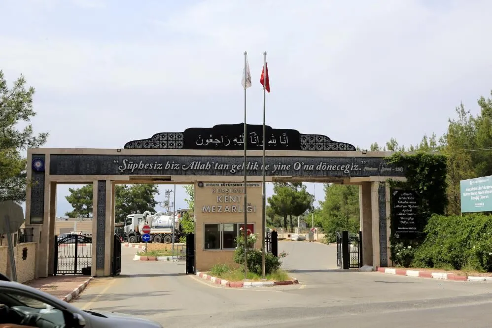 Antalya Mezarlik Girisi