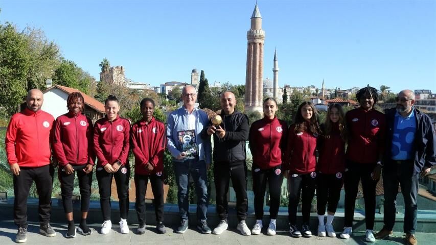 Antalyaspor Kadin Takimi Odul (Small)
