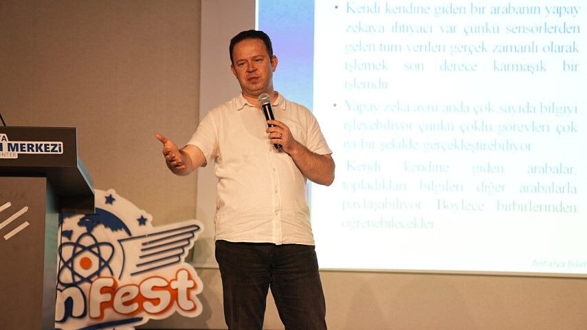 Bilim Merkezinde Yapay Zeka Teknolojileri Anlatildi 4 (Small)