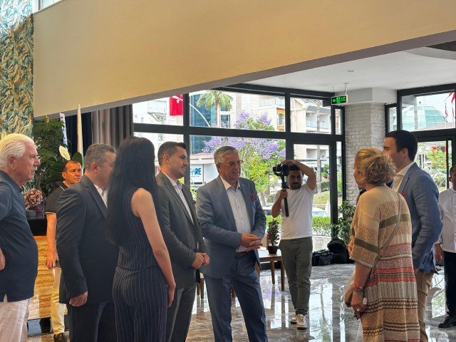 D3E8D88C Fc14 4747 Bf30 3D0D89D2Eb35 (Small)