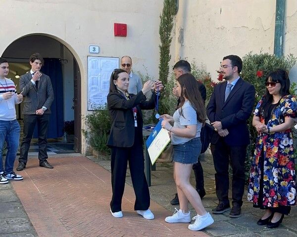 Gm1F9Q1Wkaafekz (Small)