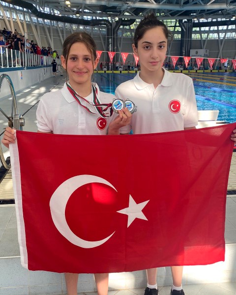 Irem Ve Lidya Bayrak (Small)