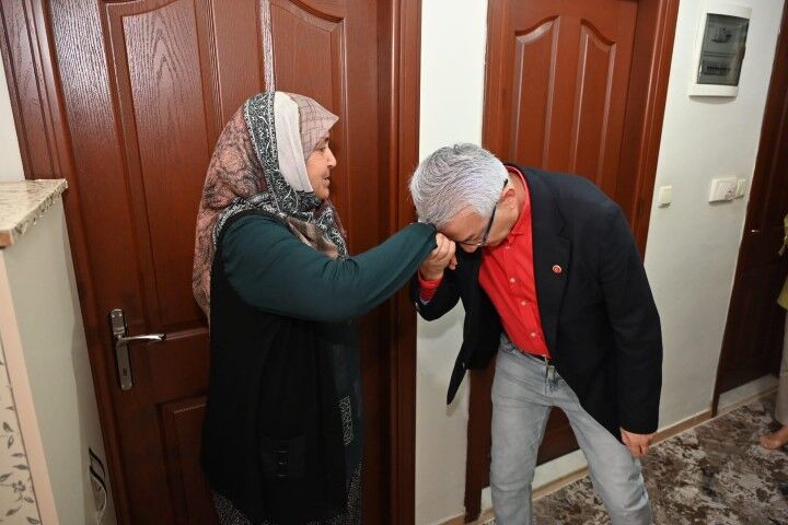 Kepezde Anneler Gunune Ozel En Anlamli Ziyaret 2 (Small)