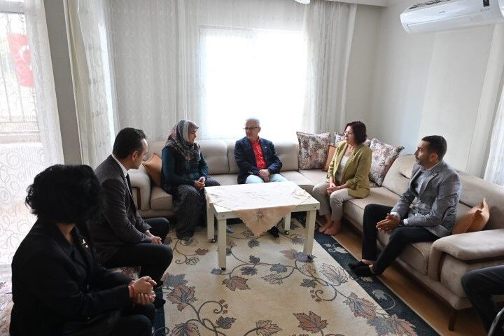 Kepezde Anneler Gunune Ozel En Anlamli Ziyaret 4 (Small)