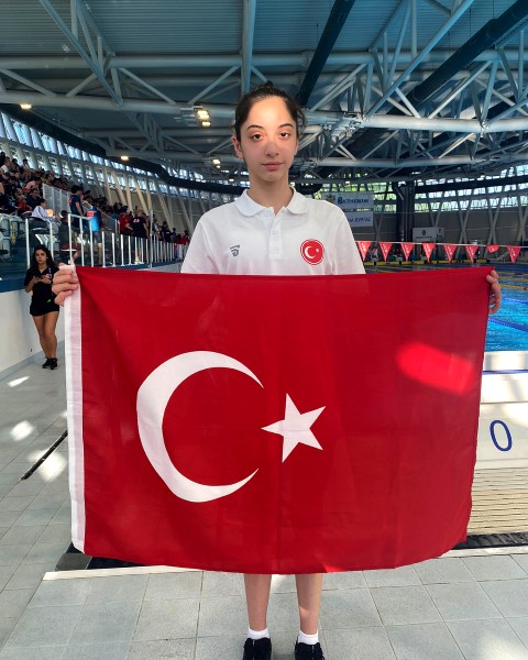 Lidya Erdoğan Bayrak 1 (Small)