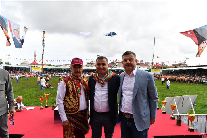 Niyazi Nefi Kara Gures (Small)