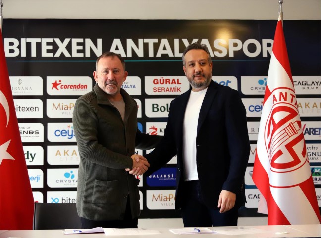 Sergen Yalcin Imza Toreni Foto (Small)