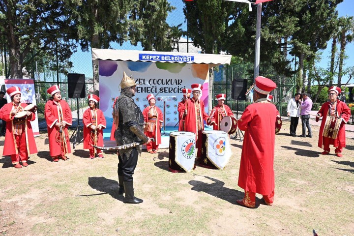 Sevgiler Ureten Atolyeden Anlamli Sergi 2 (Small)