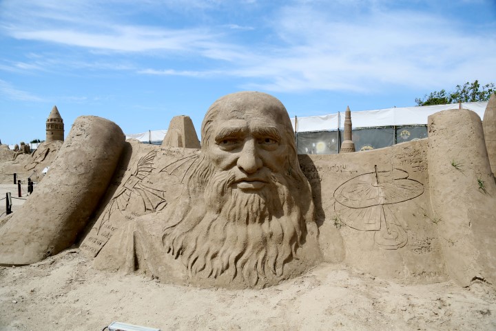 Uzay Temali Kum Heykeller Sezonu Acild 52985 (1) (Small)