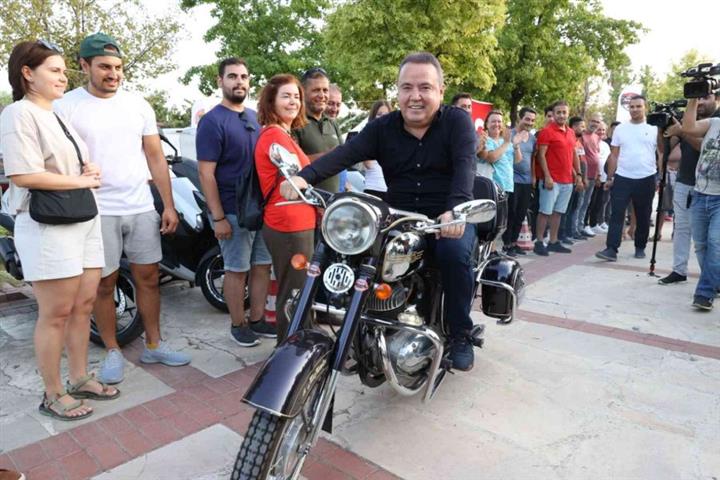 Antalya Buyuksehir Belediye Baskani Muhittin Bocek Hobifes Te (Small)