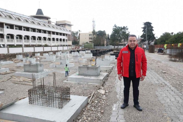 Antalya Buyuksehir Belediyesi Otopark Ve Kapali Pazar Yeri Muhittn Bocek (Small)