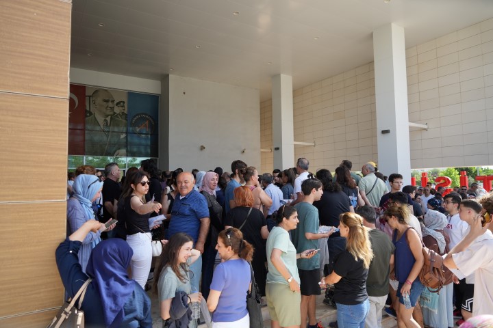 Antalya Sınava Yetişemeyen Öğrenci (3)