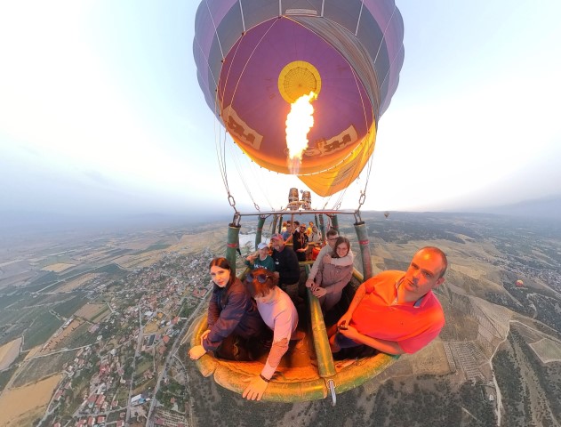 Balonlarla Yüseldiler (1)