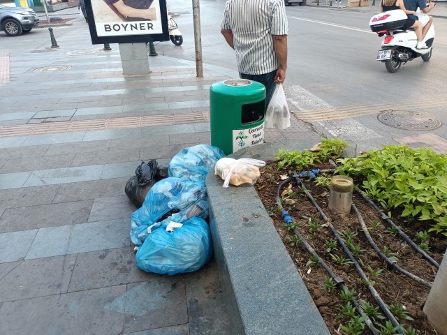 Gulluk Caddesi Cop (Small)
