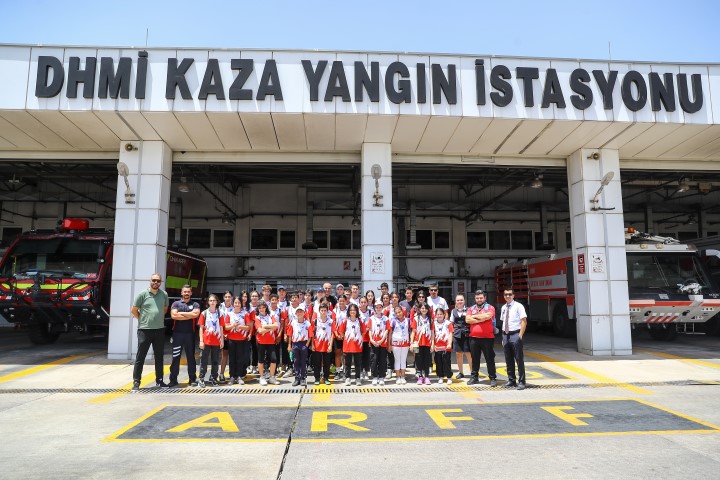 İzciler Havalimanını Gezdi (10) (Small)